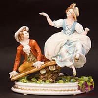 Скульптура &quot;На качелях&quot;