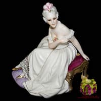 Статуэтка &quot;Дама в кресле&quot;