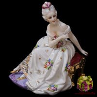 Статуэтка &quot;Дама, сидящая в кресле&quot;