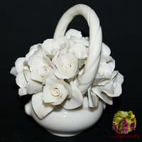 Декоративная корзина с розами, белая