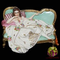 Статуэтка &quot;Дама на диванчике&quot;