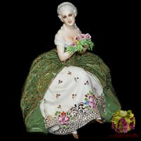 Статуэтка &quot;Дама, сидящая в кресле с цветами&quot;