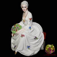 Статуэтка &quot;Дама с букетом&quot;