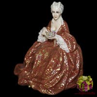 Статуэтка &quot; Дама с чашкой&quot;