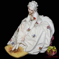 Статуэтка &quot;Дама на банкете&quot;