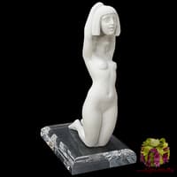 Статуэтка &quot;Девушка с маской&quot;