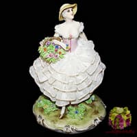 Статуэтка &quot;Дама с корзиной цветов&quot;