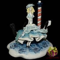 Скульптура &quot;Леди в голубом сидящая на гондоле&quot;