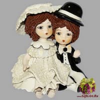 Статуэтка &quot;Девочка и мальчик сидящие&quot;