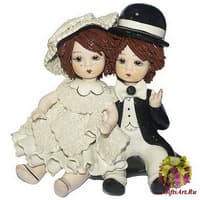 Статуэтка &quot;Девочка и мальчик сидящие&quot;