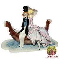 Скульптура &quot;Пара сидящая на гондоле&quot;