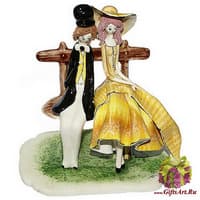 Скульптура &quot;Пара сидящая на скамейке&quot;