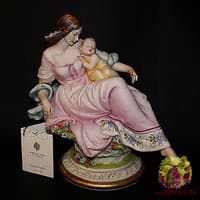 Статуэтка &quot;Мама с ребенком&quot;
