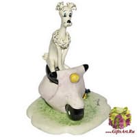 Скульптура &quot;Собака сидящая на мотоцикле&quot;