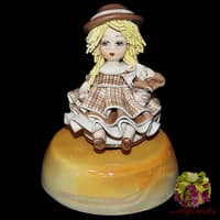 Статуэтка-музыкальная &quot;Кукла с цветами&quot;