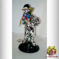 Скульптура &quot;Клоун с портфелем&quot;