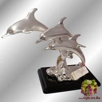 Скульптура &quot;Три дельфина&quot;