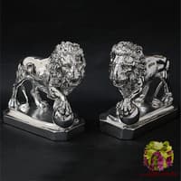 Скульптура &quot;Пара львов&quot;