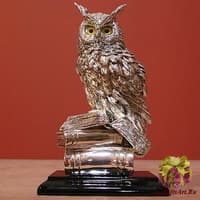 Скульптура "Сова на книгах"