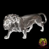 Скульптура &quot;Лев в прыжке&quot;