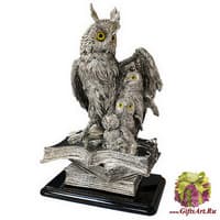 Статуэтка &quot;Семья сов сидящая на книгах&quot;