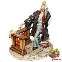 Статуэтка &quot;Адвокат с курицей&quot;