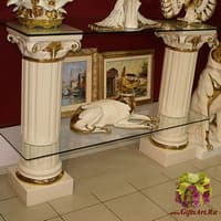 Колонны с полками