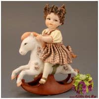 Статуэтка фарфоровая Озорница на лошадке. Высота 19 см. Sibania Италия