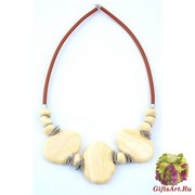 RS52/2-C Колье Матовая фантазия с тремя центральными элементами цвет слоновая кость