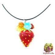 LV06 Подвеска Клубника с цветками и листиками 5 см муранское стекло