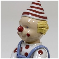 Клоун в колпаке фарфоровая статуэтка. Высота 12 см - вид 1 миниатюра