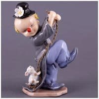 Клоун с собачкой трюк фарфоровая статуэтка. Высота 16 см
