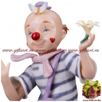 Клоун моряк с бабочкой и цветком, фарфоровая статуэтка. Высота 14 см - вид 1 миниатюра