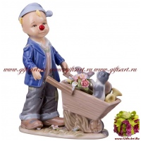 Клоун дачник с котёнком, фарфоровая статуэтка. Высота 16 см