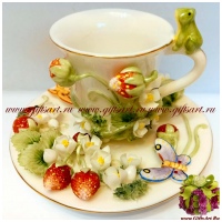 Кофейная чайная пара. Июль Земляничная поляна. Высота 8 см. 80 мл. Костяной фарфор. Ручная работа