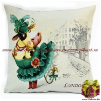 Наволочка гобеленовая новогодняя. Символ года 2021 Коровка в Лондоне. Размер 45х45 см.