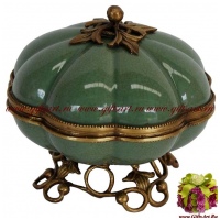 Вазочка с крышкой. Фарфор и бронза. Коллекция Мята. Ручная работа. Высота 18 см