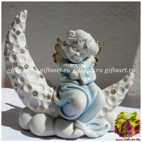 Ангел на луне. Мальчик. Фарфоровая статуэтка с кристаллами Swarovski. RG Porcellane 18 см. Италия