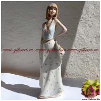 Девушка с шляпой. Фарфоровая статуэтка. Sabadin. 28 см. Италия