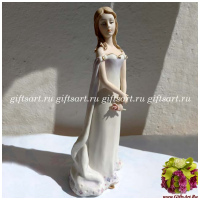 Девушка с розой. Фарфоровая статуэтка. Sabadin. 30 см. Италия