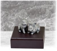 Символ года 2023 Кролики сладкая парочка из серебра.