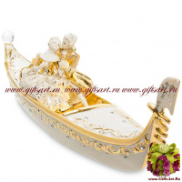 Влюблённые в гондоле. Фарфоровая статуэтка. Стразы Swarovski. Sabadin. Длина 42 см. Италия