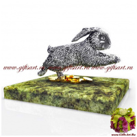 Кролик на золоте. Символ года 2023 из серебра 925 пробы. Россия