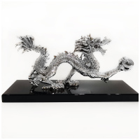 Дракон с жемчужиной на подставке символ года 2024. Посеребрение. Длина 24 см. Подарочная упаковка. Италия