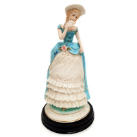 Статуэтка Леди с веером. Фарфор. Высота 36 см.