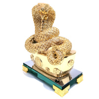 Статуэтка Змея Кобра на золотом слитке. Символ года 2025. Высота 21 см. - вид 1 миниатюра
