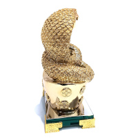 Статуэтка Змея Кобра на золотом слитке. Символ года 2025. Высота 21 см. - вид 5 миниатюра