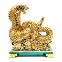 Змея золочёная кобра с монетой богатства на монетах Символ 2025 Нового года