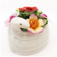 Статуэтка Змея в цветах. Фарфор. Символ года 2025. Италия. Virgin Porcelain. Длина 8 см