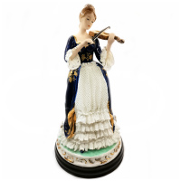 Статуэтка Скрипачка. Фарфор. Высота 35 см.